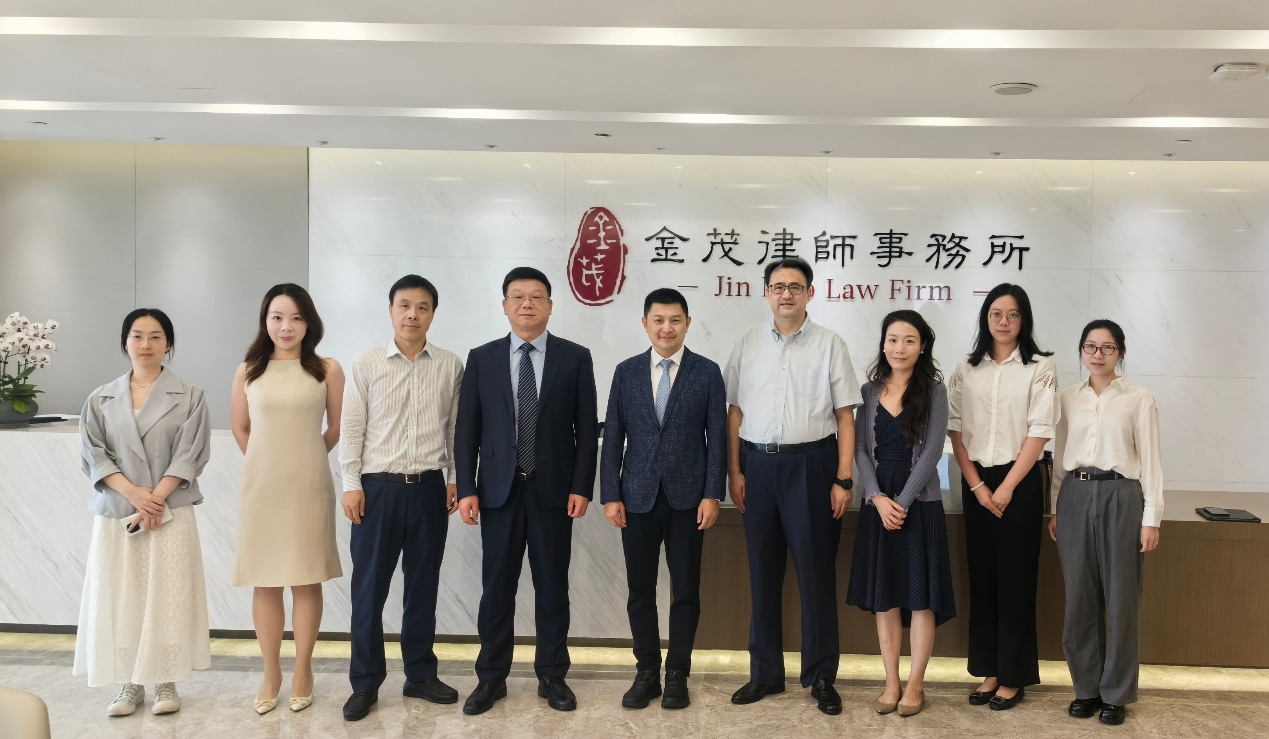 一群人站在一起
AI 生成的内容可能不正确。