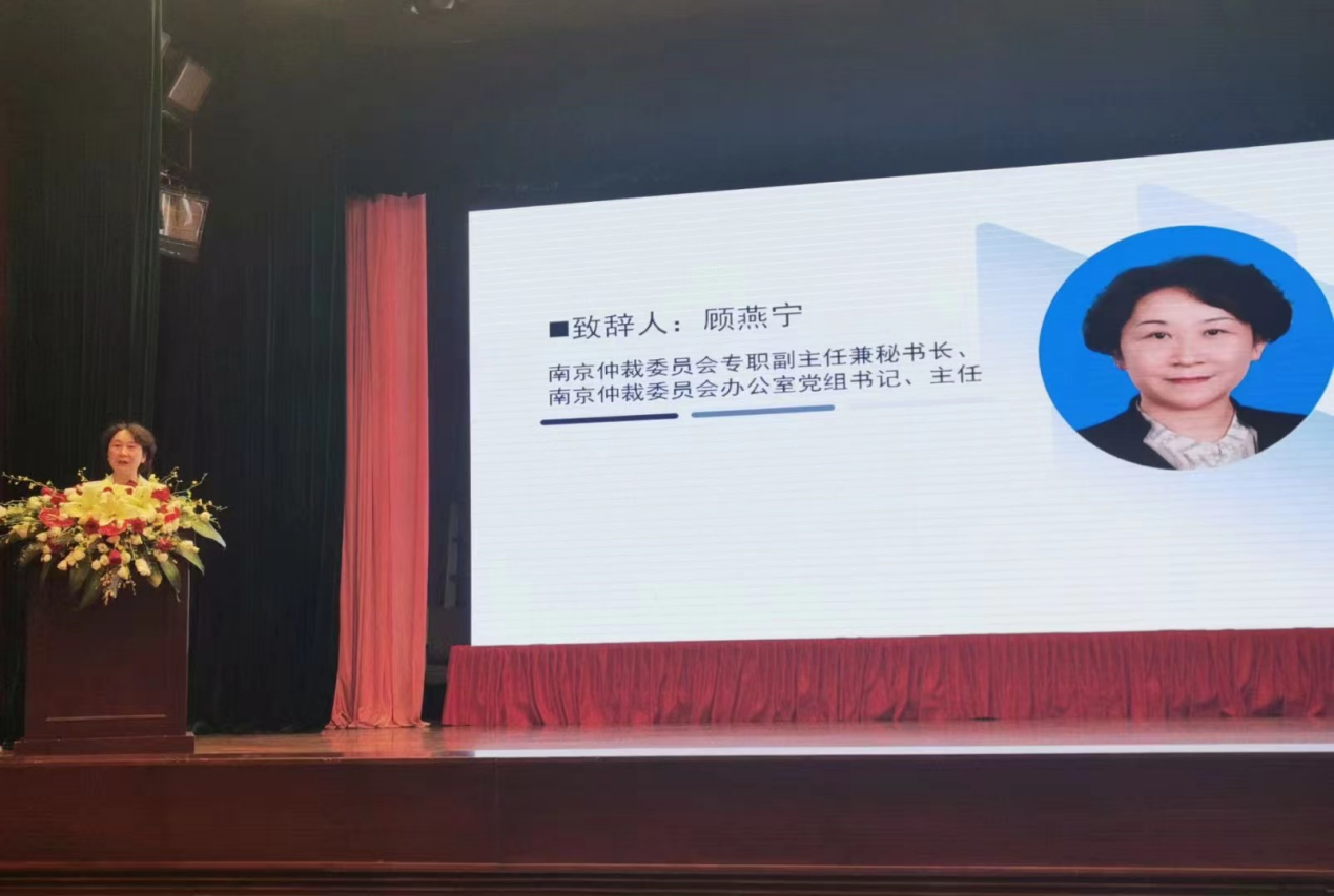 文本
中度可信度描述已自动生成