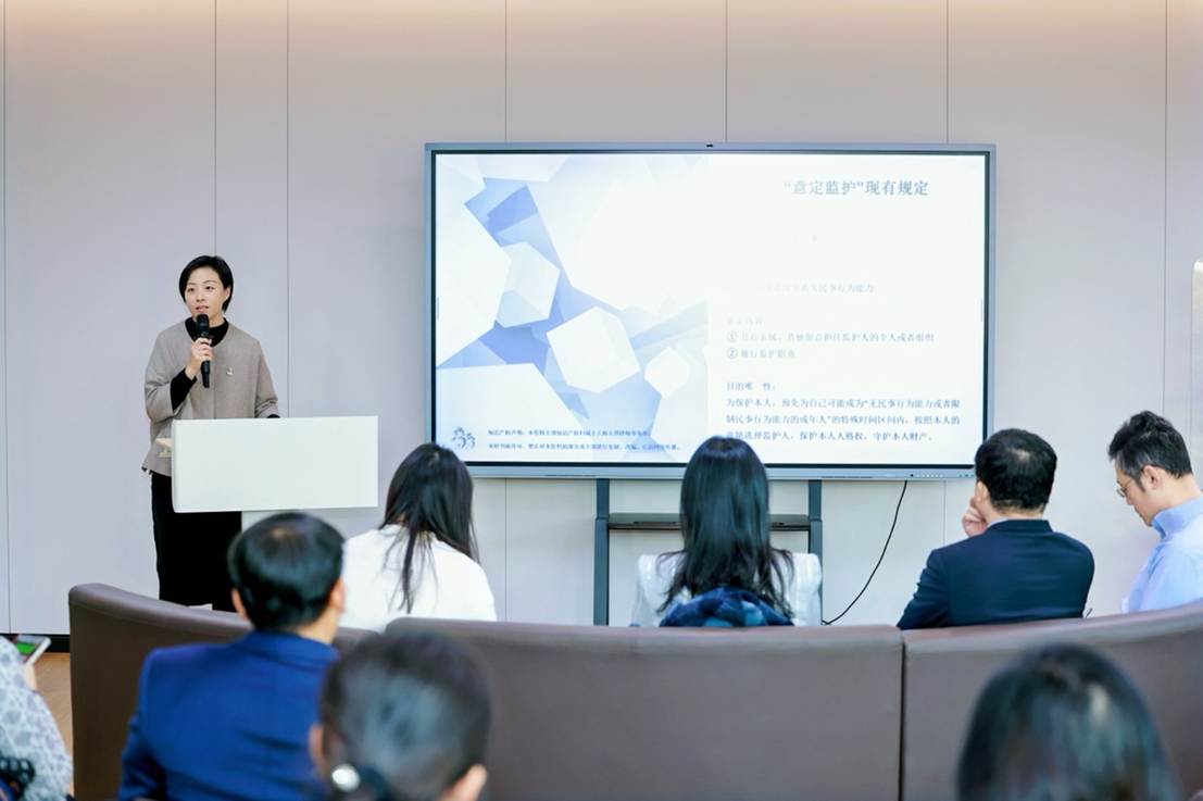 会议室里的人们

描述已自动生成