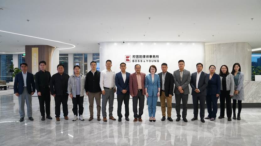 一群人站在一起
AI 生成的内容可能不正确。